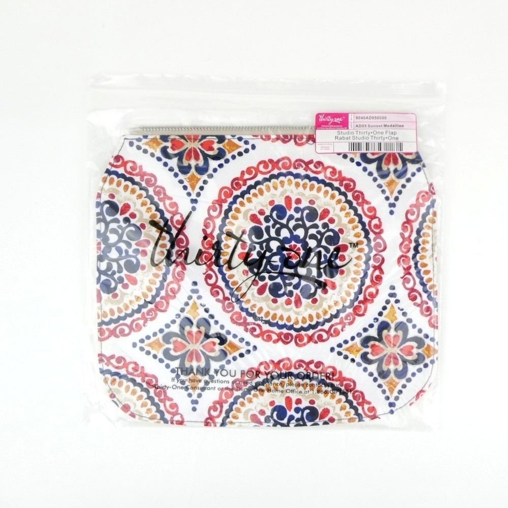 Thirty-One Fab Sunset Medallion Flap NWT
